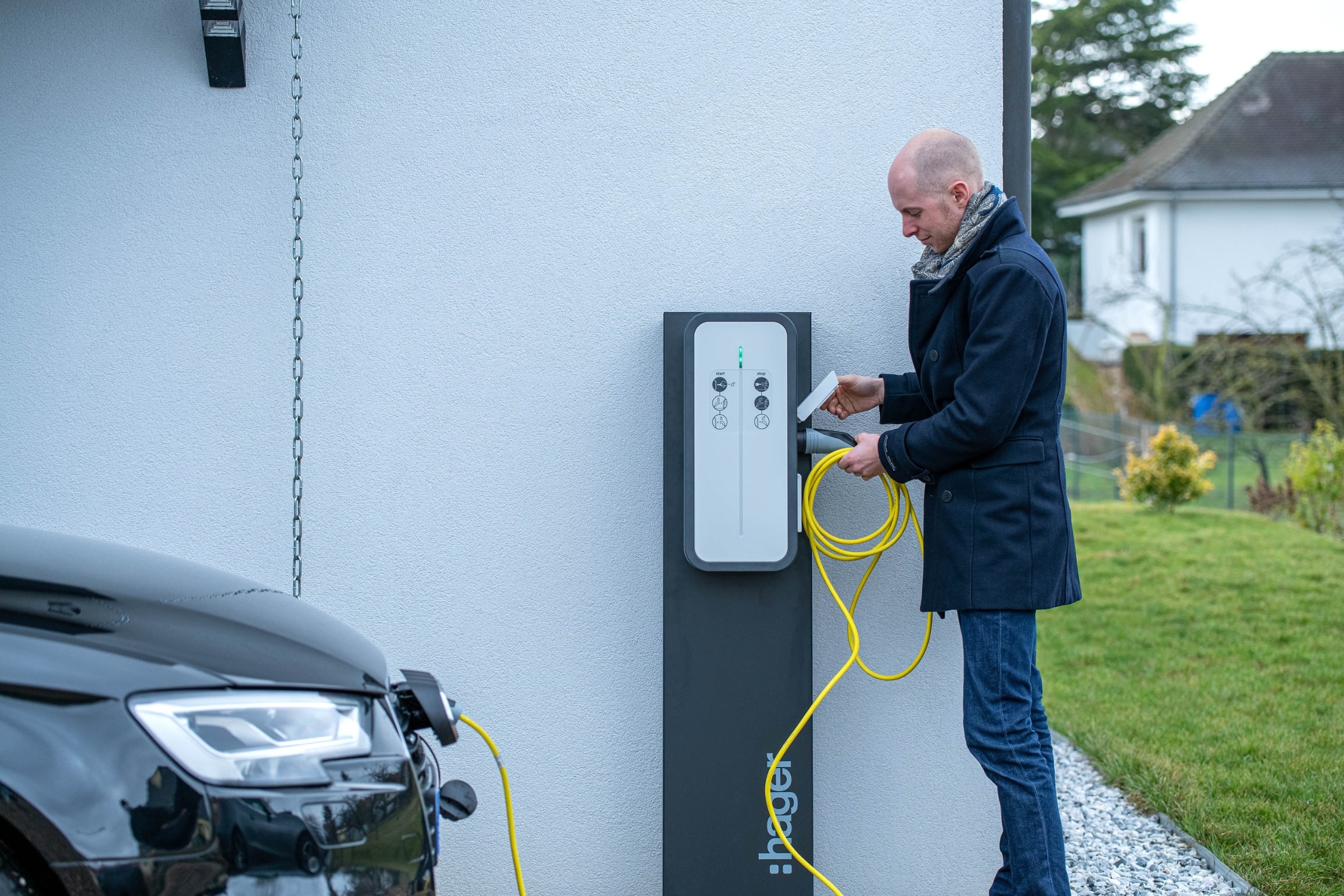 Peut-on installer soi-même une borne de recharge pour sa voiture électrique  dans sa maison ? - ChargeGuru FR