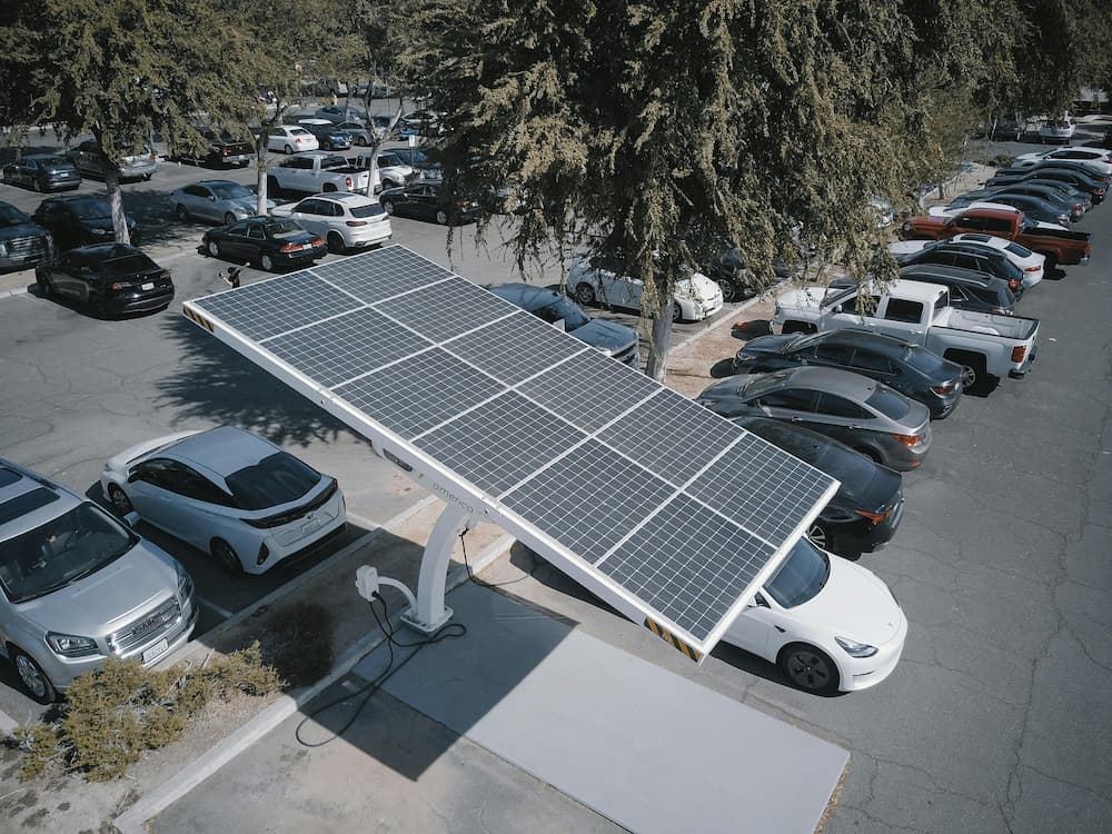 Une ombrière de parking photovoltaïque